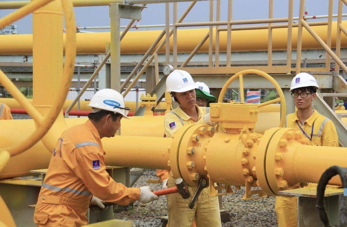 Đối diện nguy cơ “đánh bay” tư cách đại chúng, loạt ông lớn dầu khí – khoáng sản cuống cuồng tìm cách cứu mình