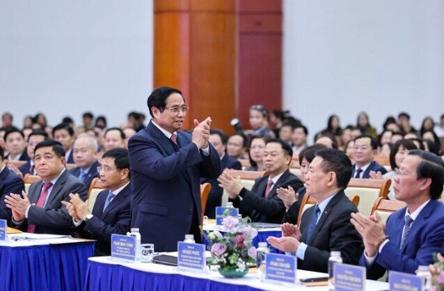 Thủ tướng: Tăng trưởng 2 con số năm 2026 như “ngọn núi cao” của nền kinh tế