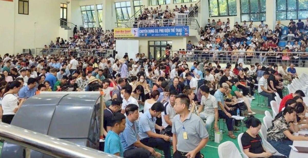 Cọc cao – giá đất sạch hơn hay thị trường thêm méo mó?