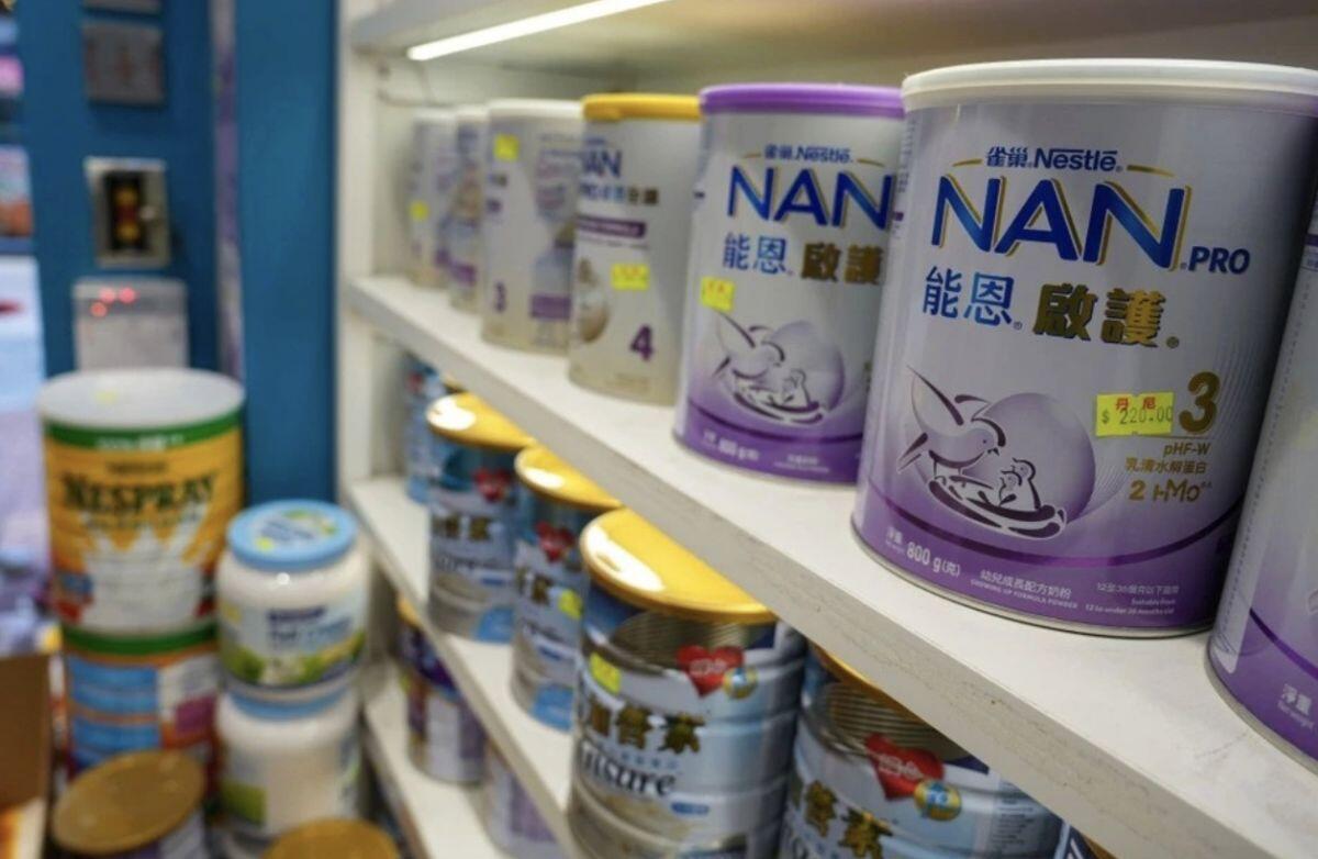 Từ châu Âu sang châu Á, Trung Đông và châu Mỹ: Sữa công thức Nestlé bị thu hồi tại hơn 30 quốc gia