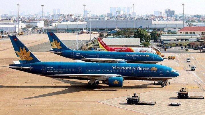 Mua vé máy bay Tết tốn cả tháng lương, nhiều người đổi ý 'xuân này không về'