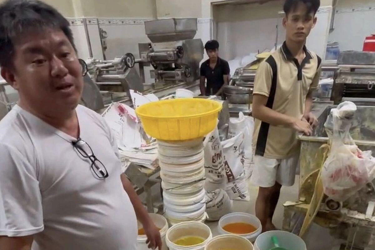 Rùng mình: 10 năm sản xuất mì sợi bằng hóa chất, hơn 800 tấn "hàng độc" đã ra thị trường TP.HCM