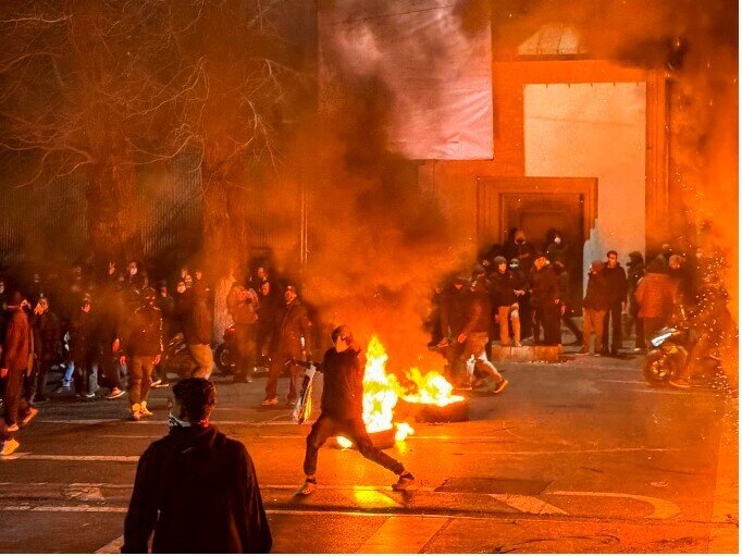 Mỹ kêu gọi công dân rời Iran 'ngay lập tức'