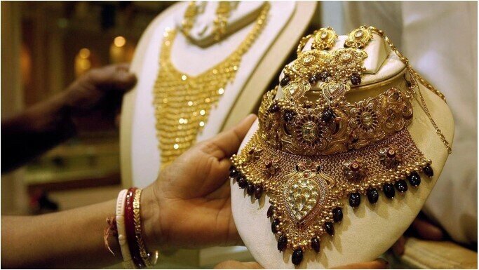 Người Iran gom từng chỉ vàng