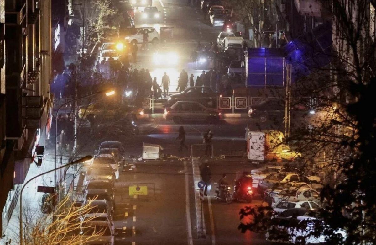 Ông Trump cảnh báo Iran, tuyên bố Mỹ sẽ “hành động rất mạnh” nếu tử hình người biểu tình