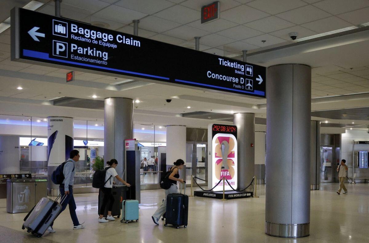 Mỹ "đóng băng" visa với 75 quốc gia: Bước ngoặt khốc liệt trong chính sách nhập cư của ông Trump