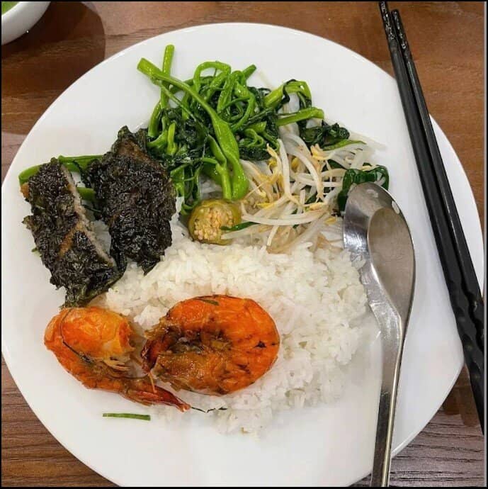 Suất cơm bình dân 110.000 đồng ở Hà Nội