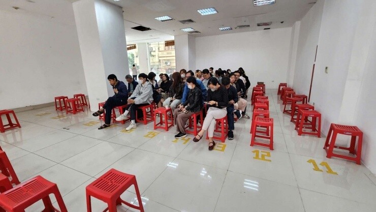 Giá vàng hôm nay mới nhất (16/1) gần 163 triệu đồng/lượng: Người mua ồ ạt kéo đến, nhà vàng "chơi chiêu" lạ