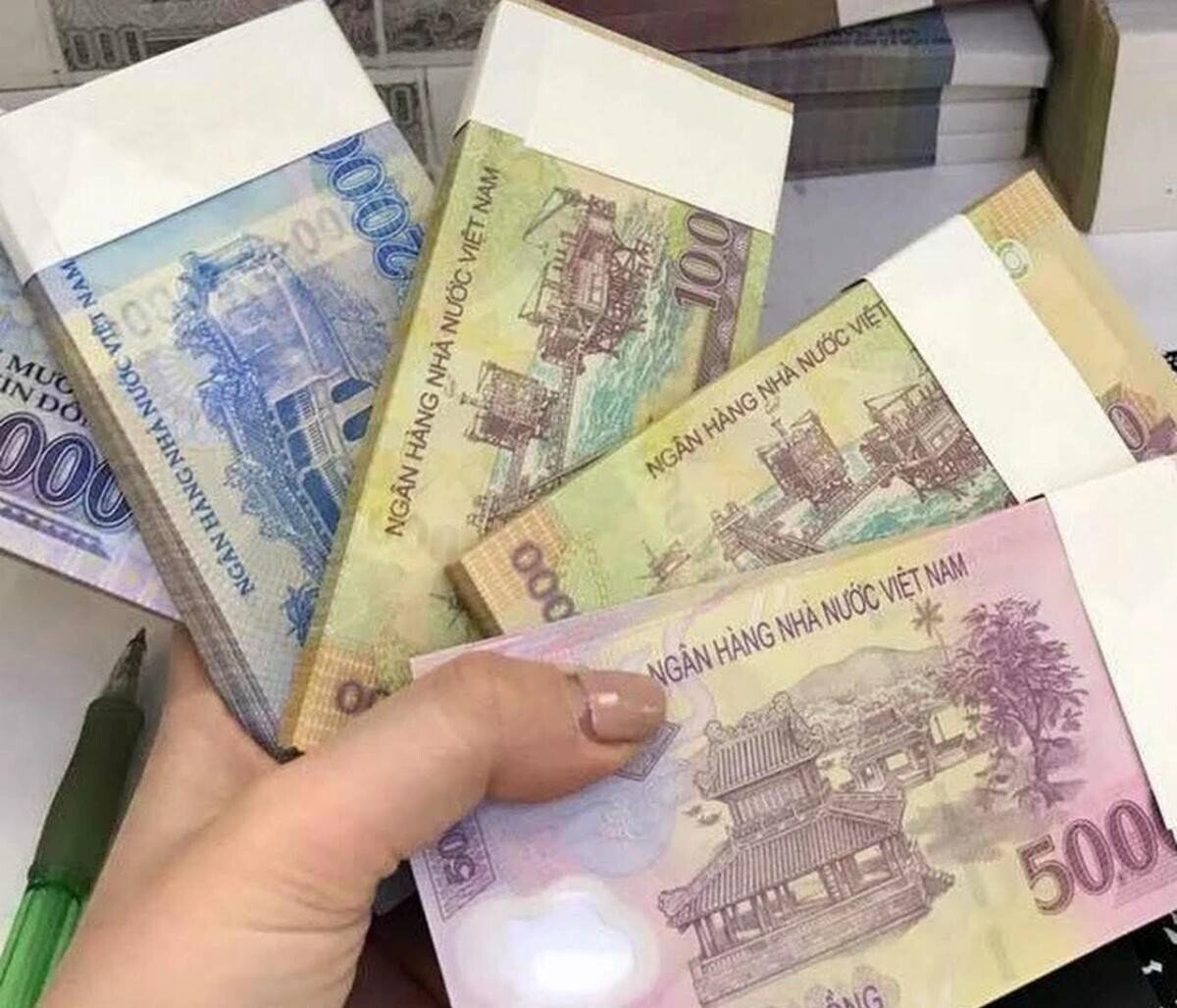 Rầm rộ đổi tiền lì xì Tết