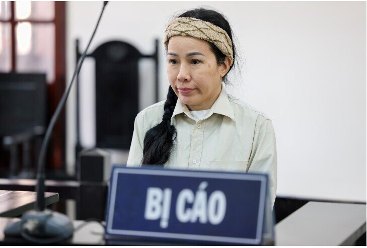 Vợ chồng bà Nguyễn Phương Hằng không đến toà theo giấy triệu tập, bà Đinh Lan muốn hoãn phiên toà