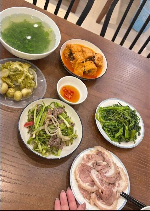 Suất cơm bình dân 110.000 đồng ở Hà Nội