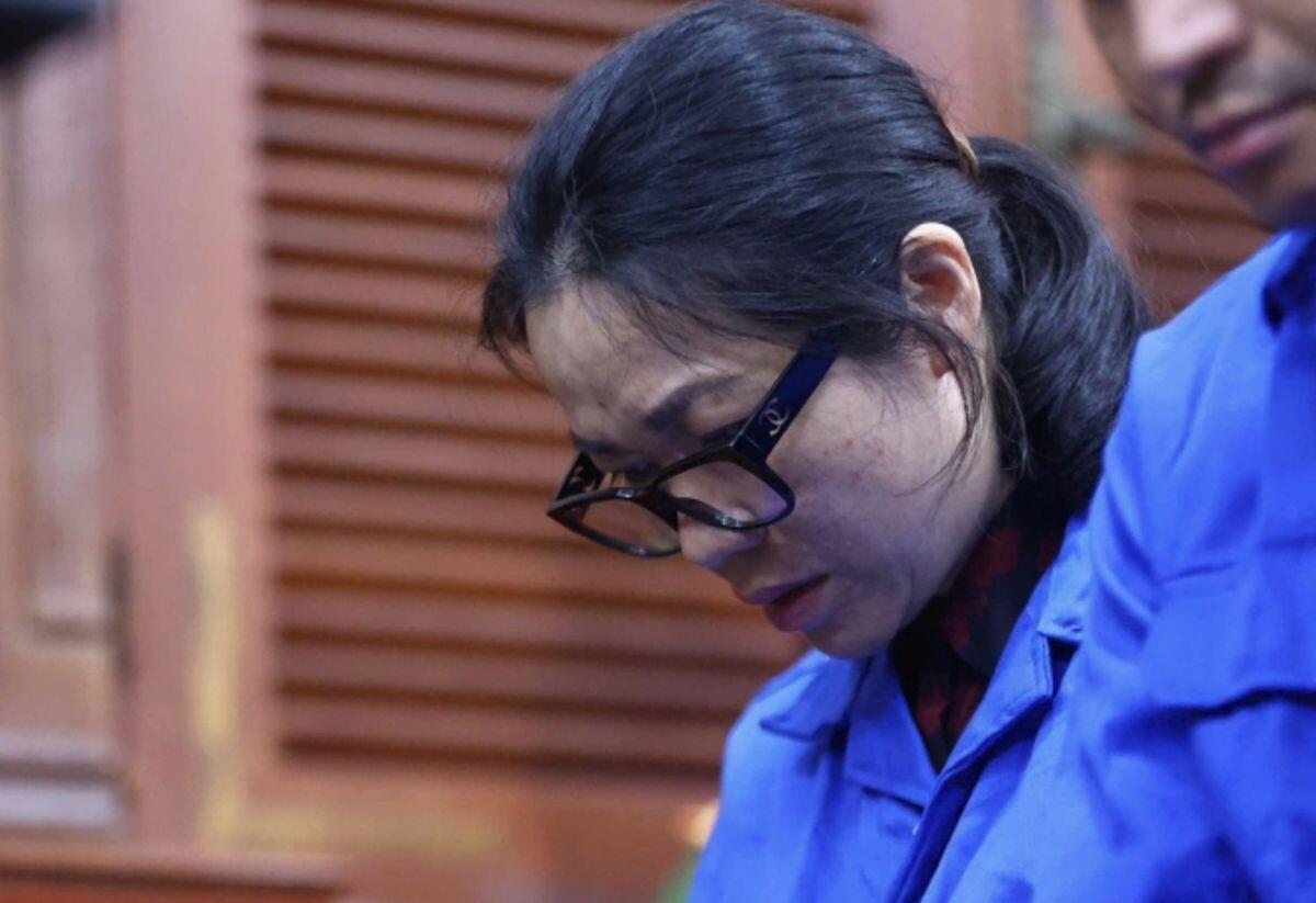 100 người của 'mạng lưới' cấp 218.000 phiếu thử nghiệm giả hầu tòa