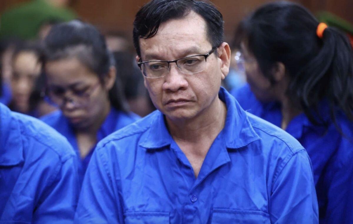 100 người của 'mạng lưới' cấp 218.000 phiếu thử nghiệm giả hầu tòa