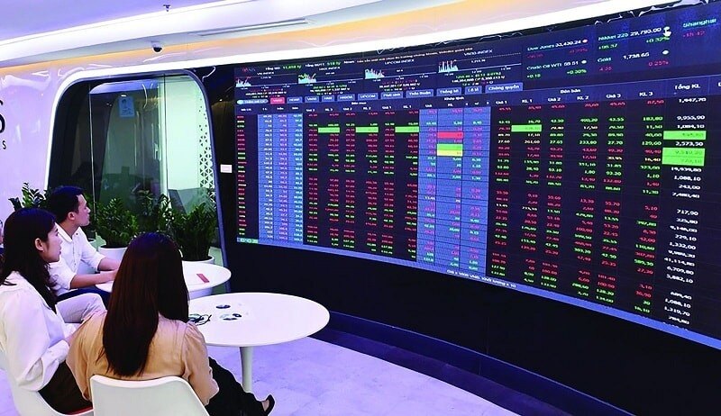 Cổ phiếu cần quan tâm ngày 19/1