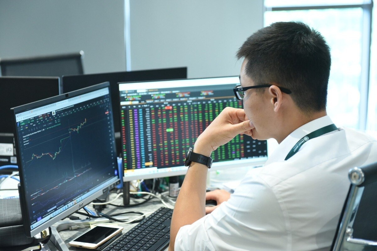 Dòng tiền "đặt cược" vào nhóm chứng khoán?