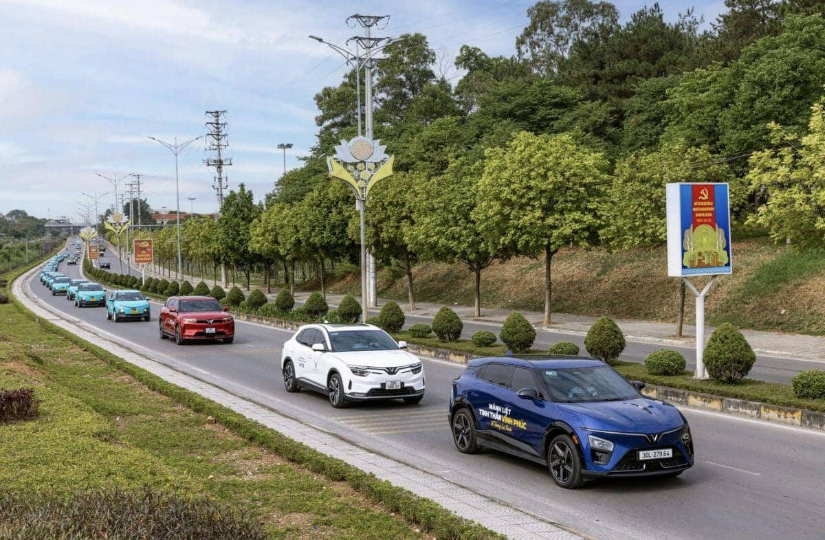 VinFast bàn giao gần 176.000 ô tô điện trong năm 2025, xác lập vị thế dẫn đầu thị trường Việt