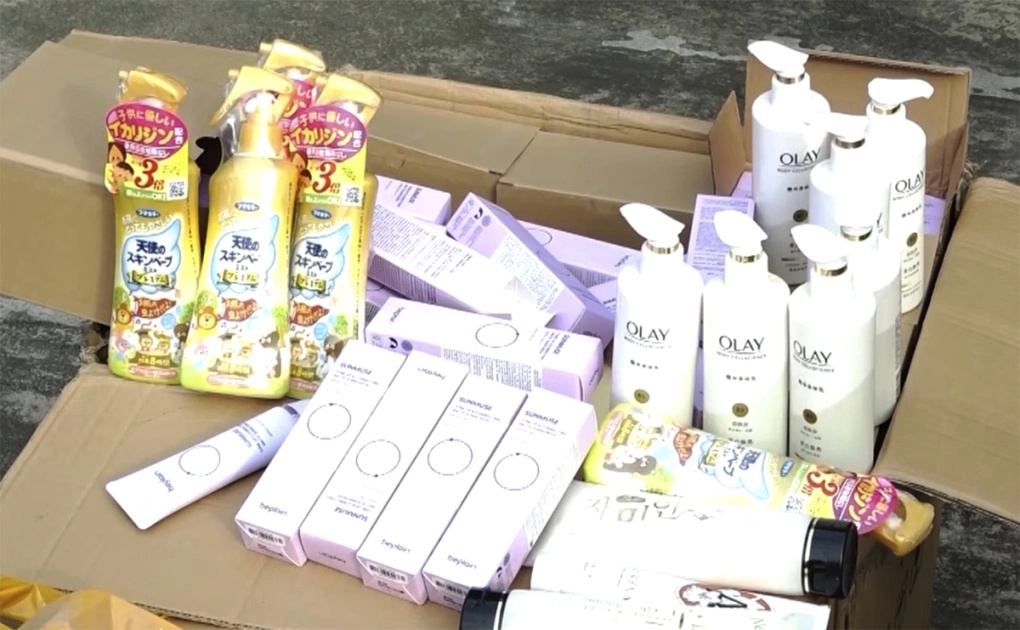 Thuê nhiều người đánh giá '5 sao' để bán hàng tấn mỹ phẩm giả