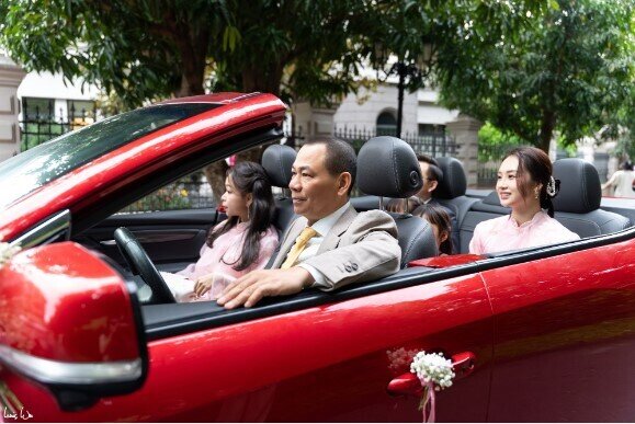 Dàn xe dâu “độc nhất vô nhị” trong đám cưới Minh Hoàng – Phương Nhi