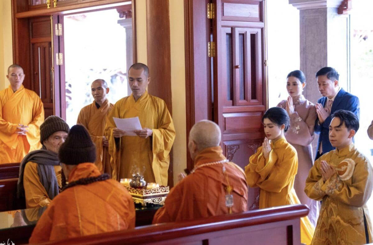 Hé lộ bên trong lễ hằng thuận của Phương Nhi - Minh Hoàng: Rước dâu bằng VF9 mui trần, dâu rể dính như sam