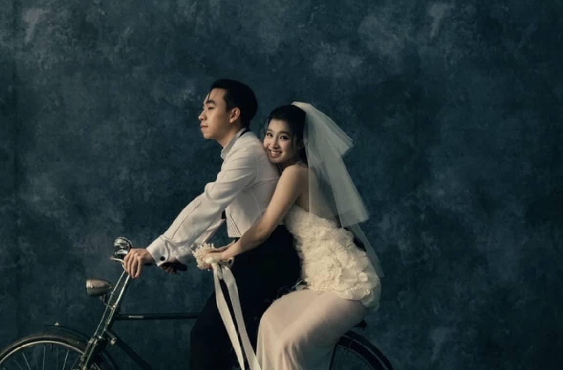 Hé lộ bên trong lễ hằng thuận của Phương Nhi - Minh Hoàng: Rước dâu bằng VF9 mui trần, dâu rể dính như sam