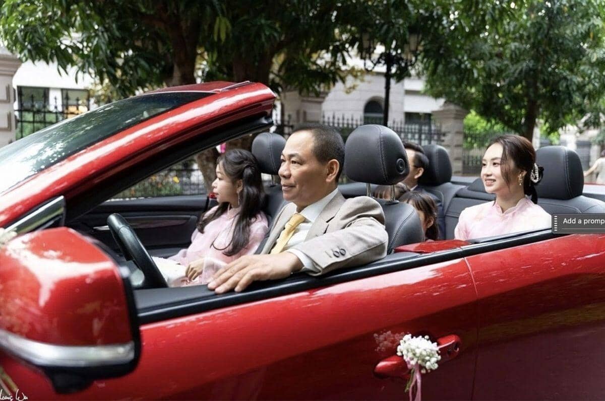 Hé lộ bên trong lễ hằng thuận của Phương Nhi - Minh Hoàng: Rước dâu bằng VF9 mui trần, dâu rể dính như sam
