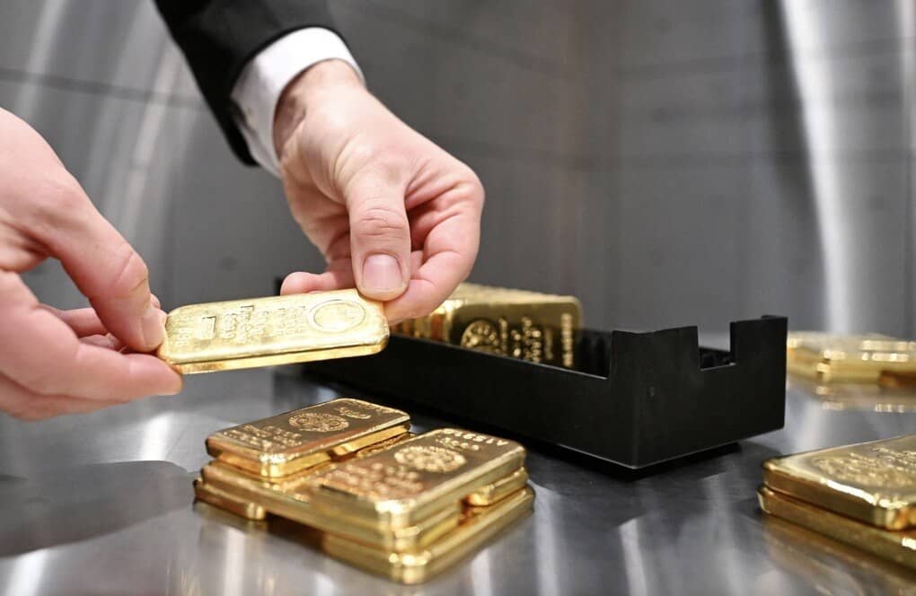 Giá vàng thế giới tăng hiếm thấy, điều gì đang xảy ra?
