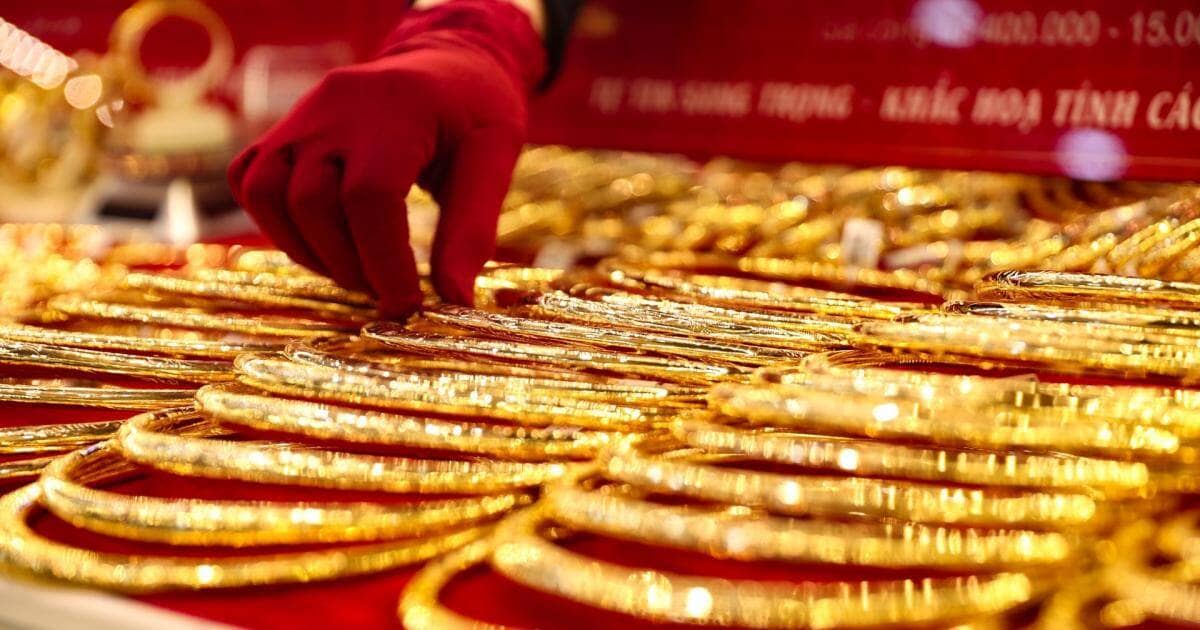 Giá vàng hôm nay 26/1/2026 leo sát 5.000 USD/oucne, vàng SJC ở mức cao kỷ lục