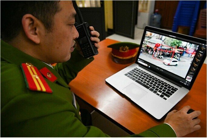 Camera AI - 'mắt thần' siêu nét soi lấn chiếm vỉa hè ở Hà Nội