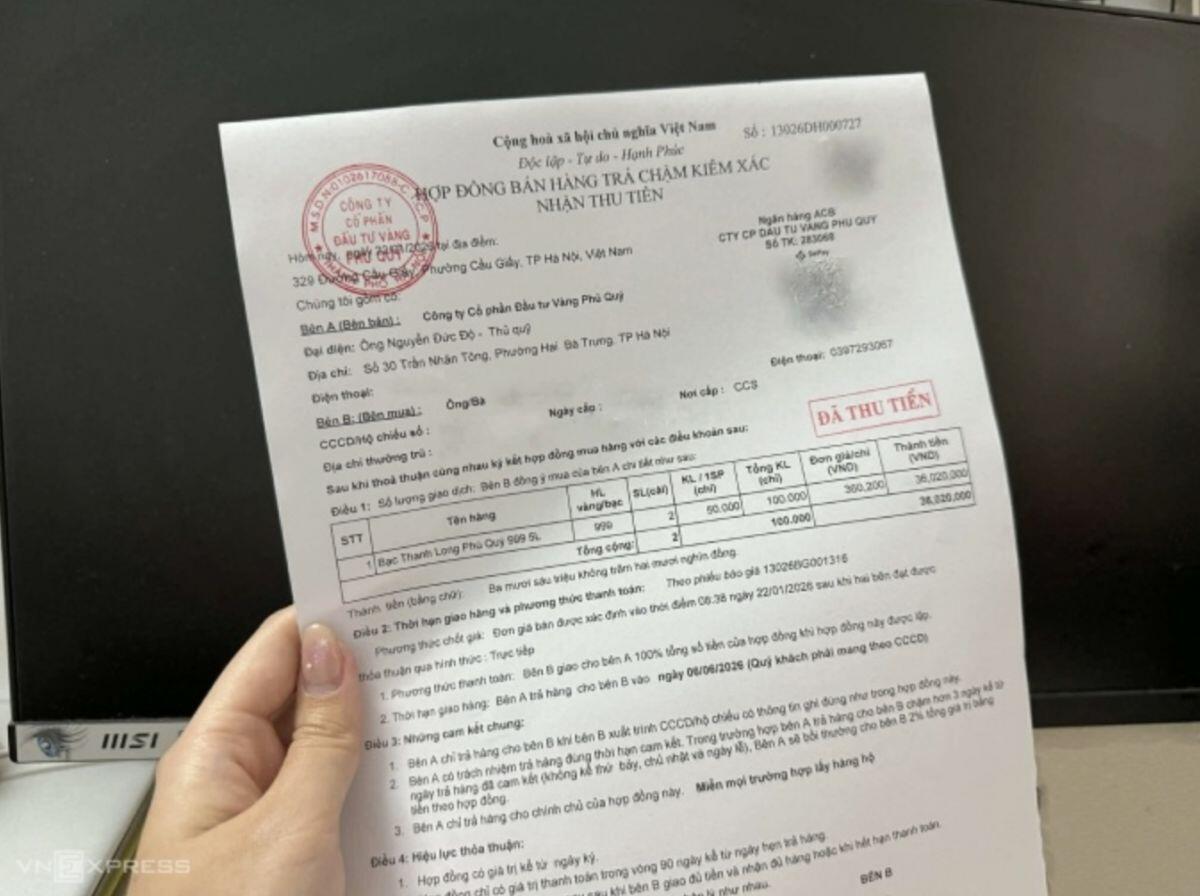 Xếp hàng dài chờ mua bạc miếng 'trên giấy'