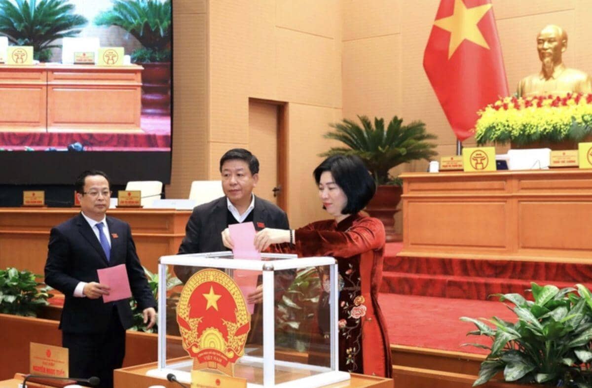 Miễn nhiệm chức danh Ủy viên UBND TP Hà Nội với ông Trần Anh Tuấn