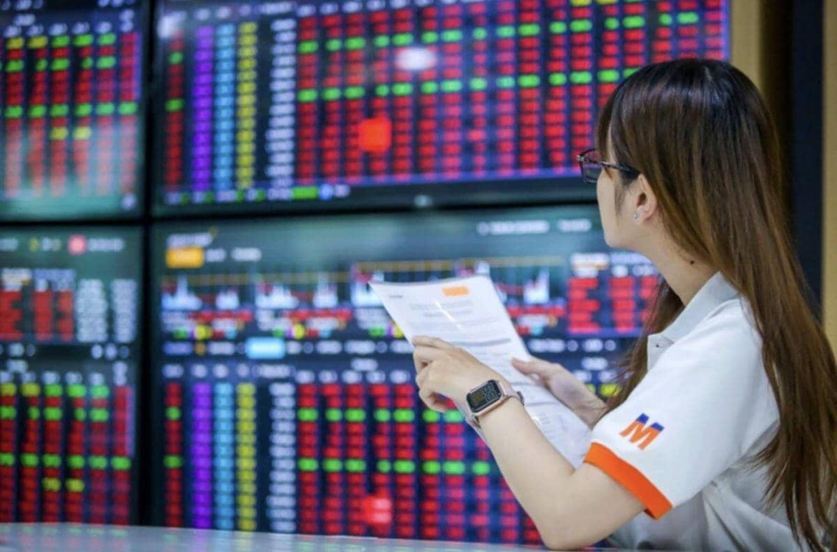 Chuỗi giảm sốc nhất 7 năm: VN-Index rơi tự do 7 phiên, nhà đầu tư còn chịu đựng bao lâu?