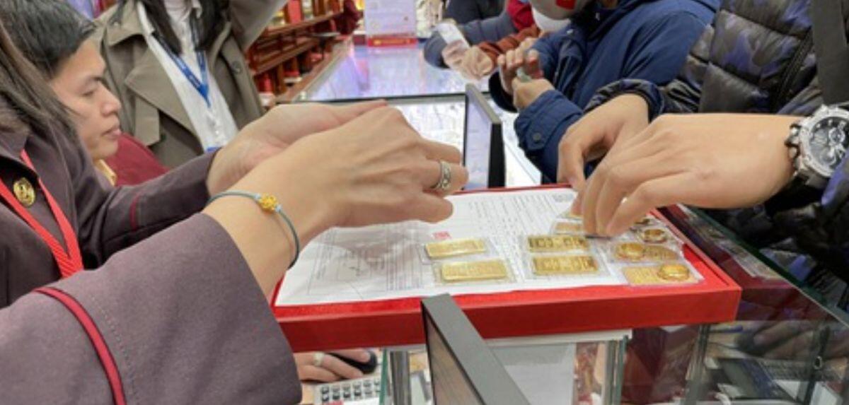 Giá vàng vượt 190 triệu/lượng, hàng triệu người ôm vàng hoang mang: Từ 9/2, mất hóa đơn có bán được không?