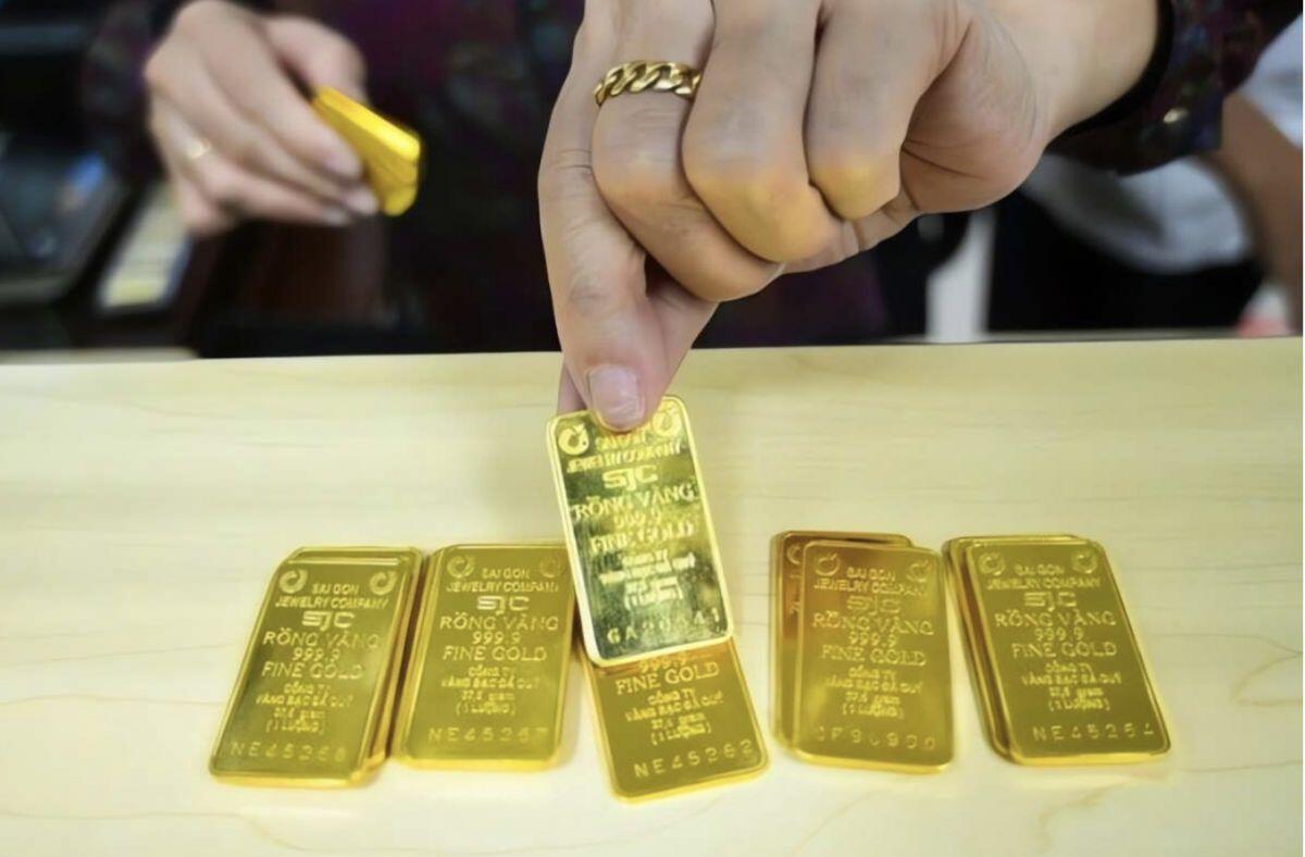 Giá vàng thẳng tiến 200 triệu/lượng: Đừng liều mình “đoán đỉnh, bắt đáy”