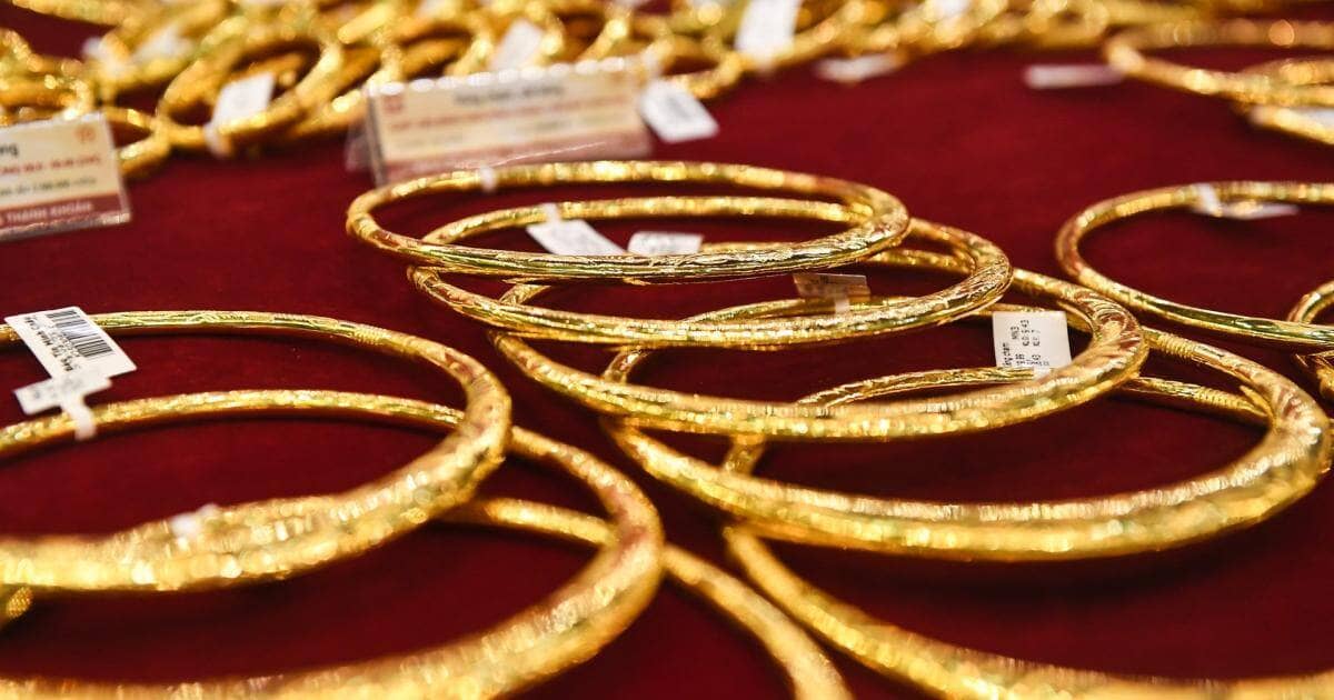 Giá vàng hôm nay 30/1/2026 tuột dốc, vàng miếng SJC giảm rất mạnh