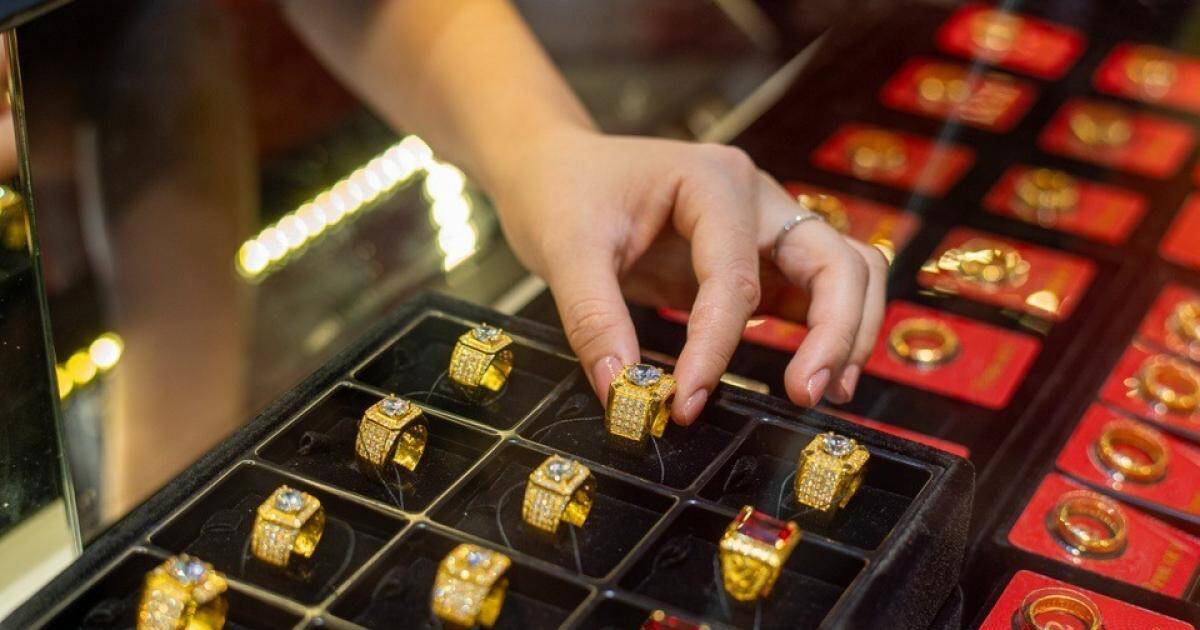Vàng trượt sâu chỉ sau 1 ngày, điều gì đang xảy ra?
