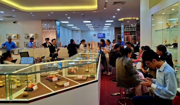 Sự nguy hiểm của tâm lý 'sợ bỏ lỡ' khi giá bạc tăng cấp số nhân