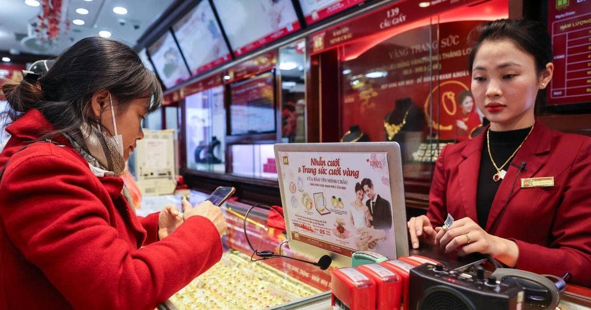 Giá vàng tụt hàng chục triệu/lượng, điều nhà đầu tư không thể bỏ qua