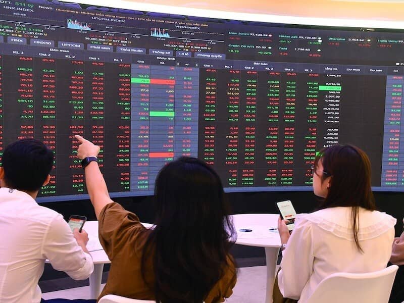 Áp lực từ đâu khiến VN-Index giảm sâu trong tuần cuối tháng 1?