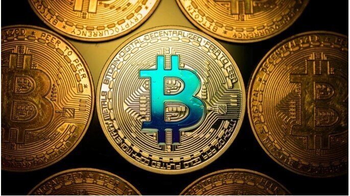 Nhà đầu tư 'cá voi' gom Bitcoin trong lúc nhỏ lẻ tháo chạy