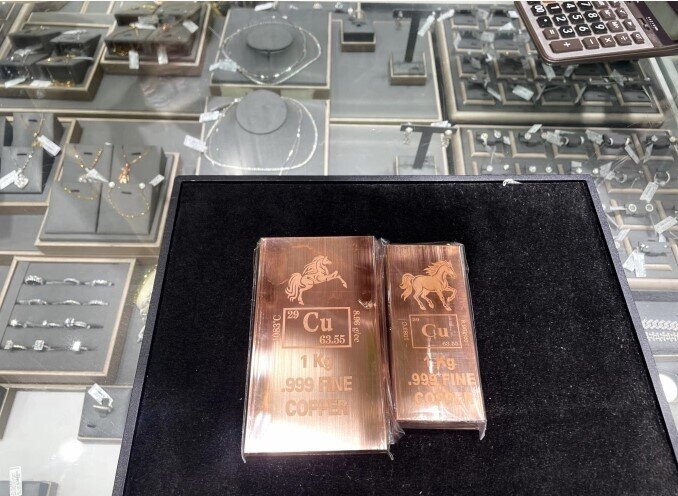 Tích trữ đồng thỏi chờ tăng giá như vàng