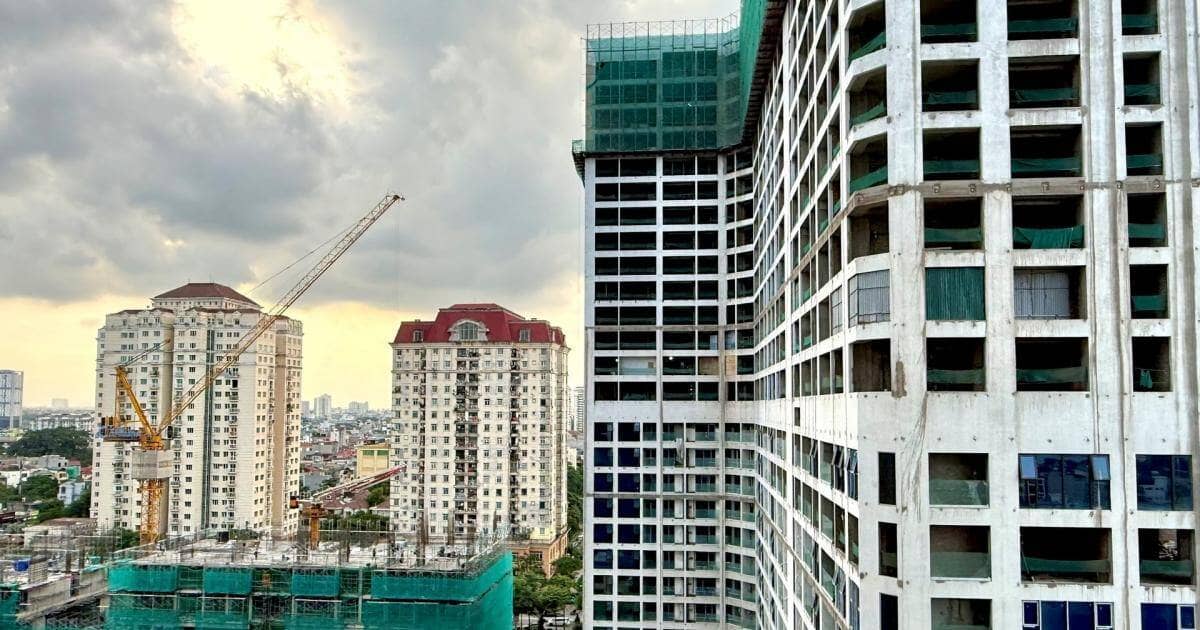 Nghịch lý chung cư chưa sổ hồng giá vẫn "leo thang"