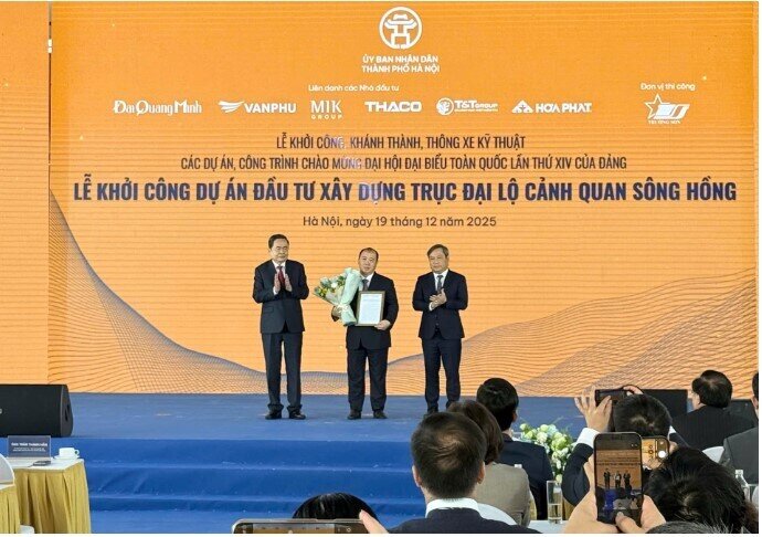 Chủ tịch Khoa “khàn” tái xuất