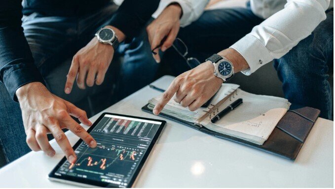 Siêu giàu Mỹ rút tiền khỏi cổ phiếu, họ đang chuẩn bị cho điều gì?
