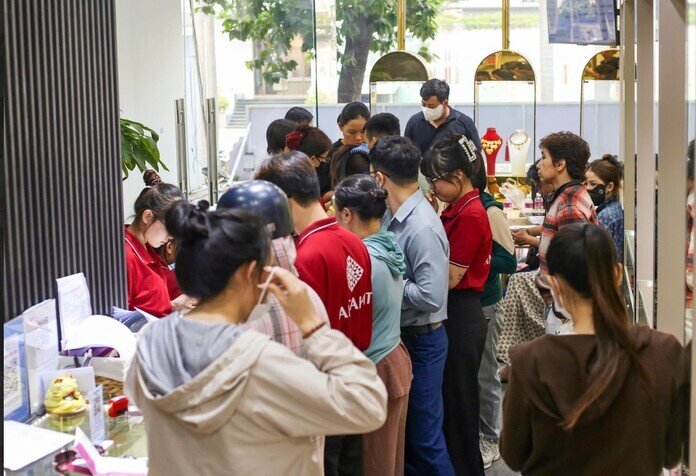 Rút tiền tiết kiệm mua bạc, người đàn ông ở TPHCM lỗ hơn 200 triệu đồng chỉ trong 1 tuần