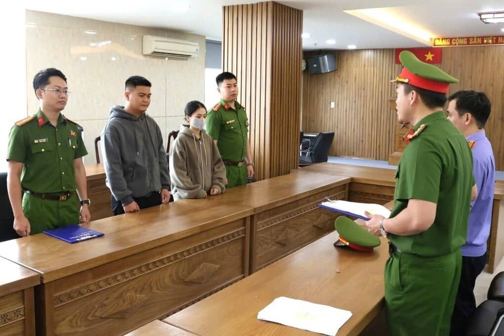 Rong biển hay rác thải đội lốt?