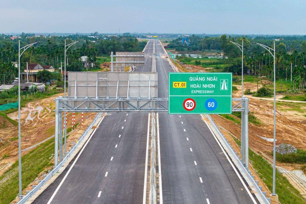 Cao tốc Quảng Ngãi - Hoài Nhơn hoàn thiện công tác vận hành, sẵn sàng phục vụ người dân về quê ăn Tết