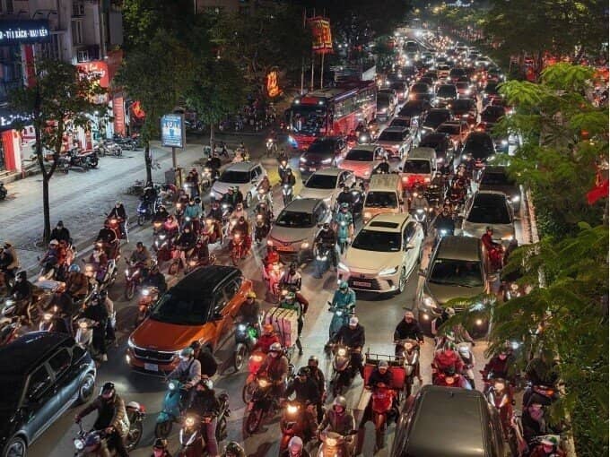 Một ngày kẹt xe kinh khủng của tôi ở Hà Nội giáp Tết