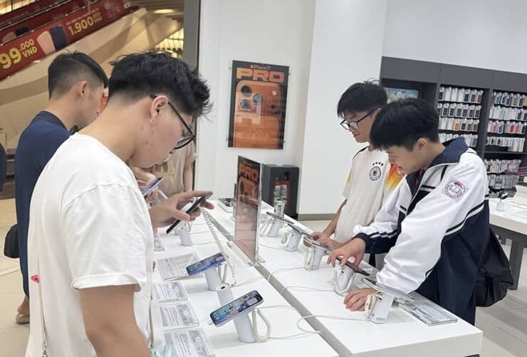 Giá iPhone 17 giảm nhẹ, iPhone 14 và 15 hạ xuống mức không tưởng