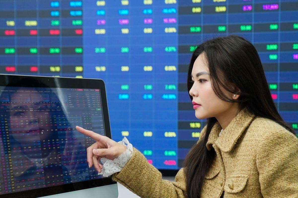 Dòng tiền chưa muốn nghỉ, chuyên gia gọi tên các nhóm cổ phiếu có thể "đón sóng" sau Tết