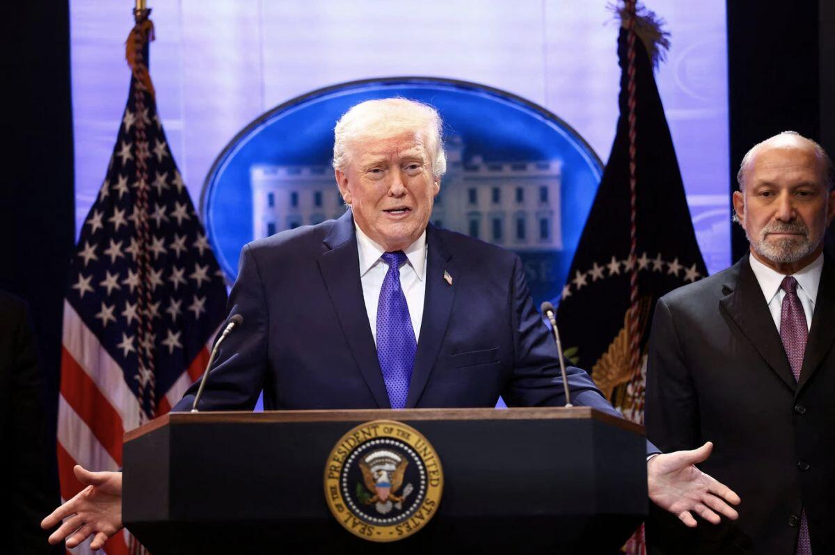 Tuyên bố thuế 10% của Tổng thống Trump tác động gì đến thương mại toàn cầu?